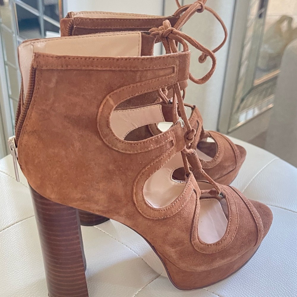 Platform Sandals - Picture 2 of 3